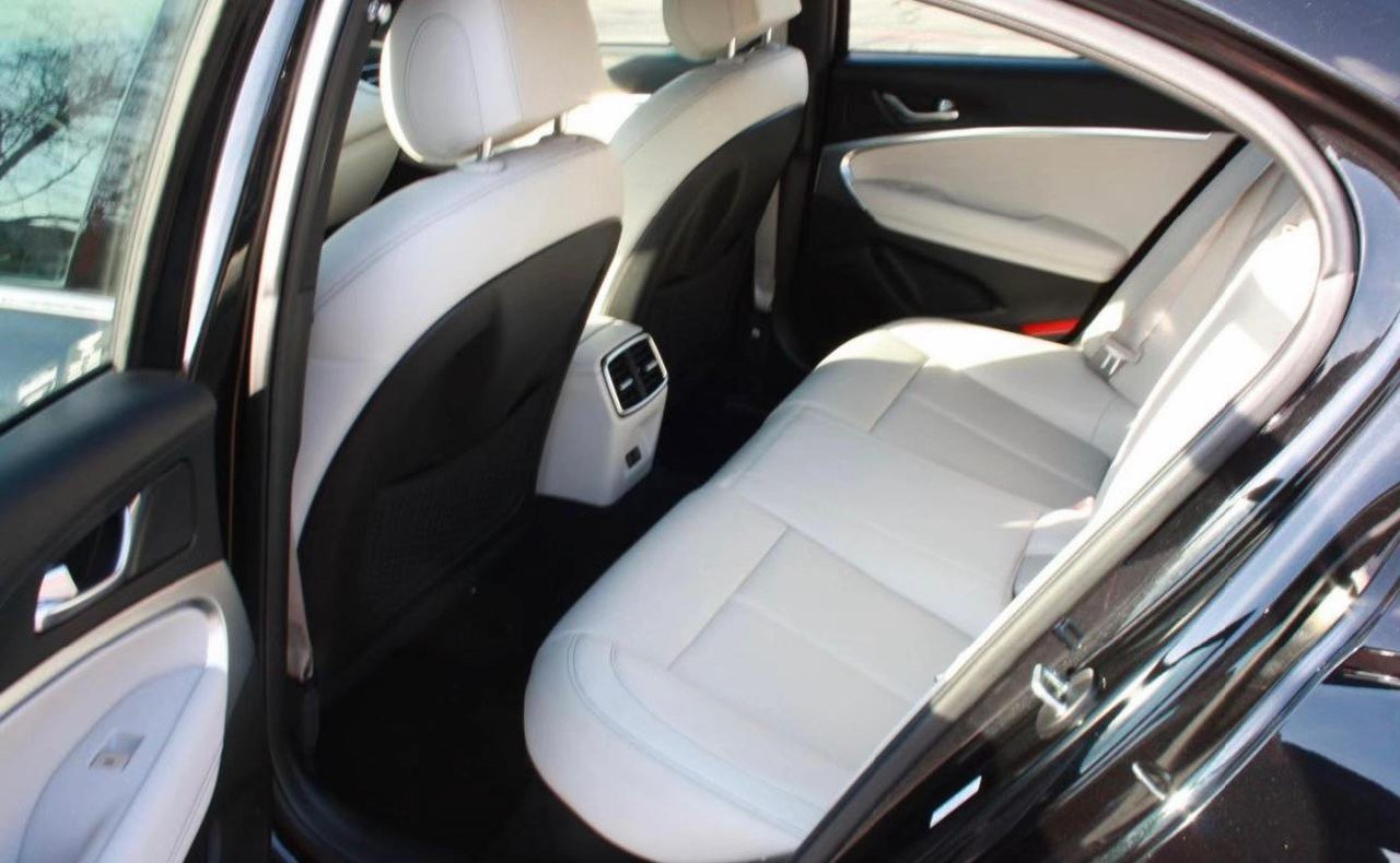 Genesis 970 sedan 4d sport prestige 2025