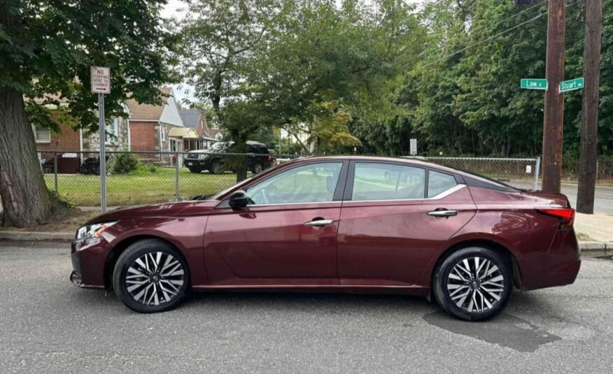 Nissan Altima • Sv