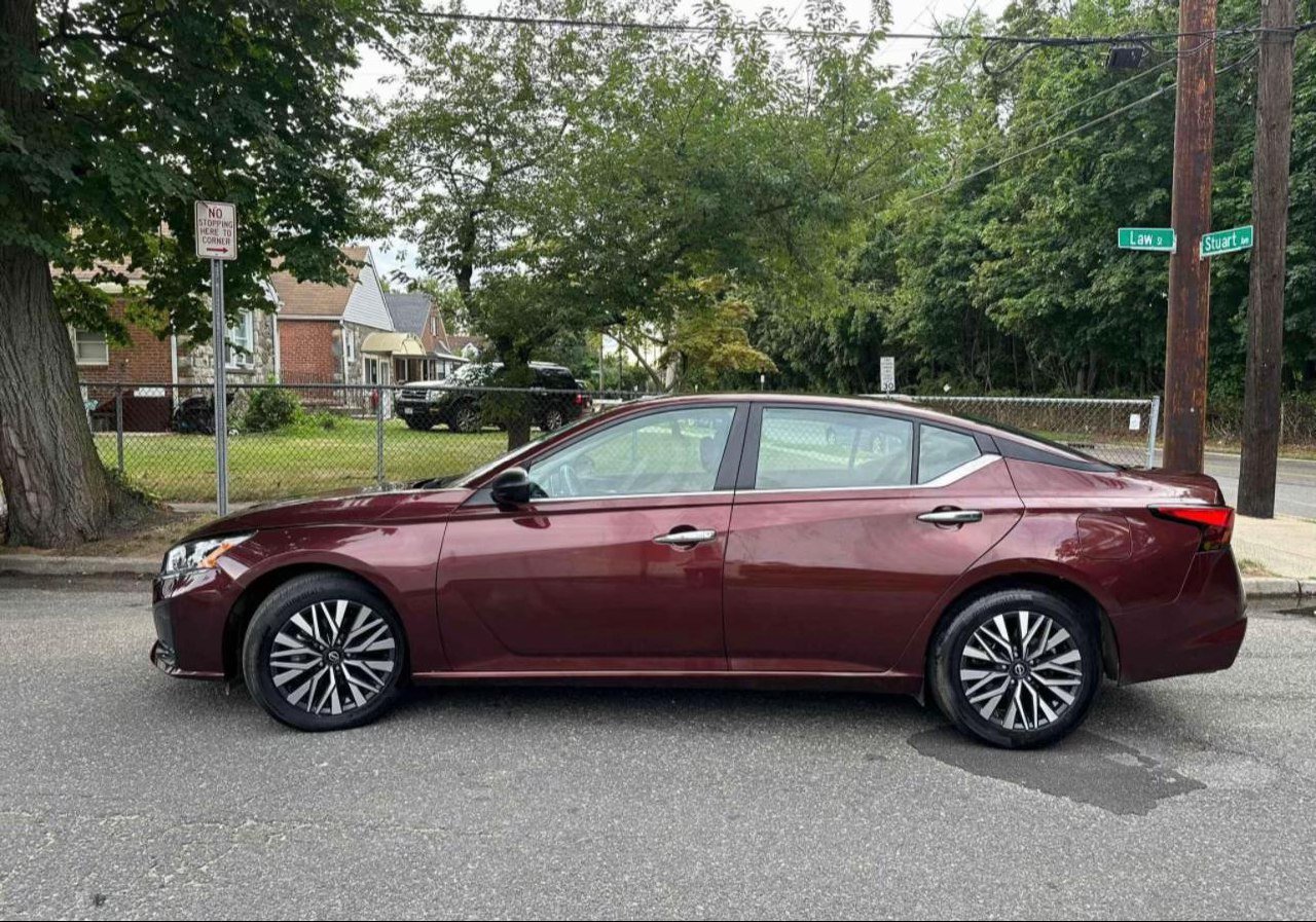 Nissan Altima • Sv