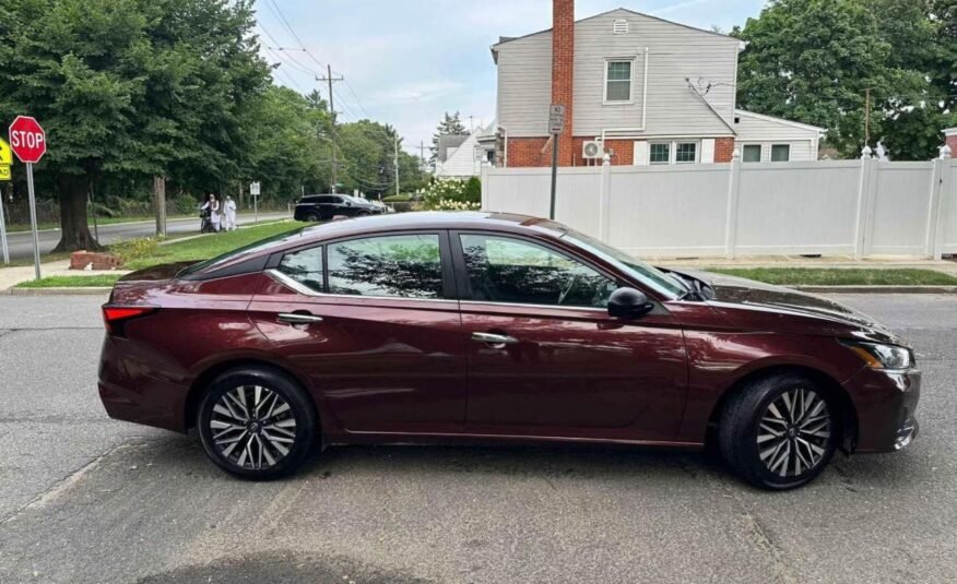 Nissan Altima • Sv