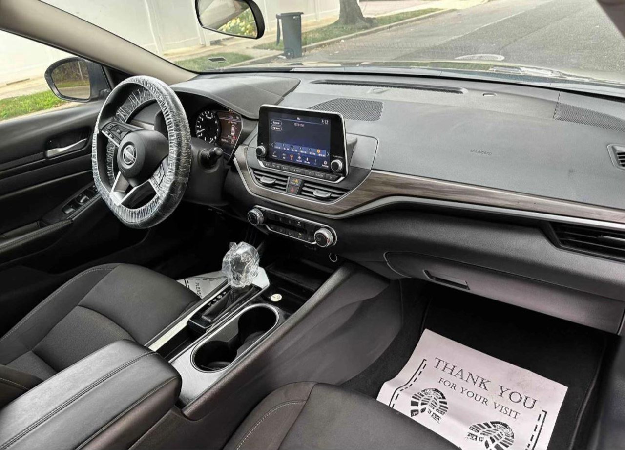 Nissan Altima • Sv