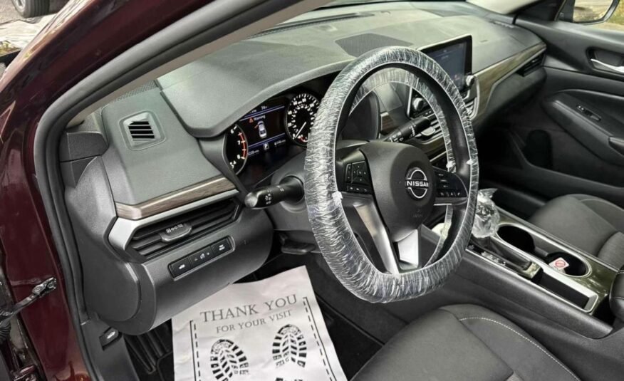 Nissan Altima • Sv
