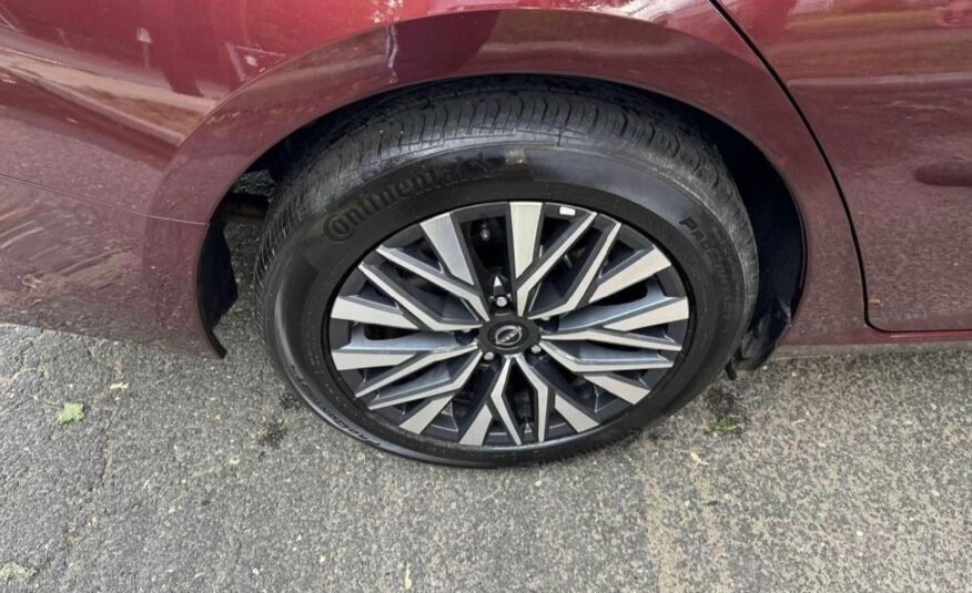 Nissan Altima • Sv