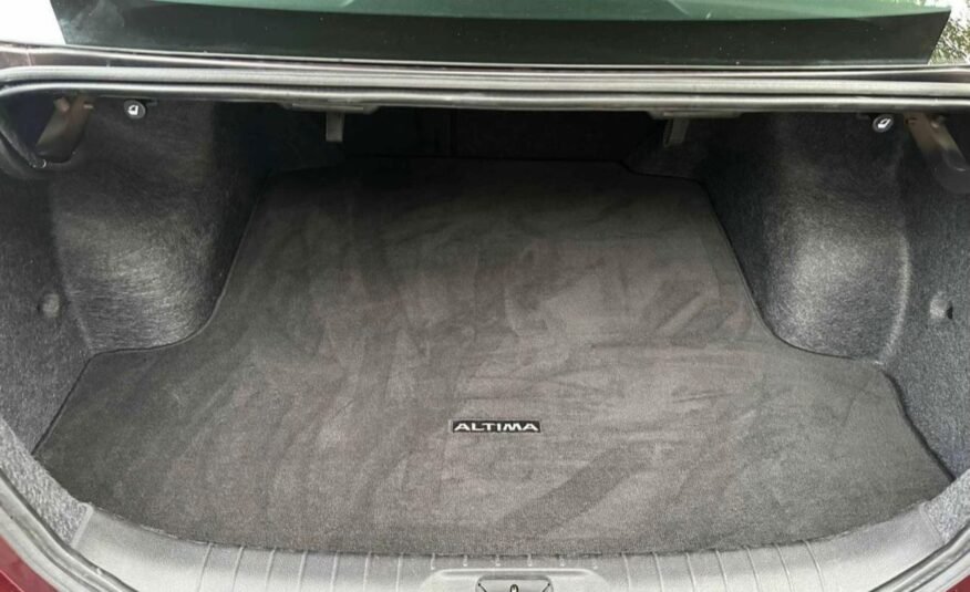 Nissan Altima • Sv