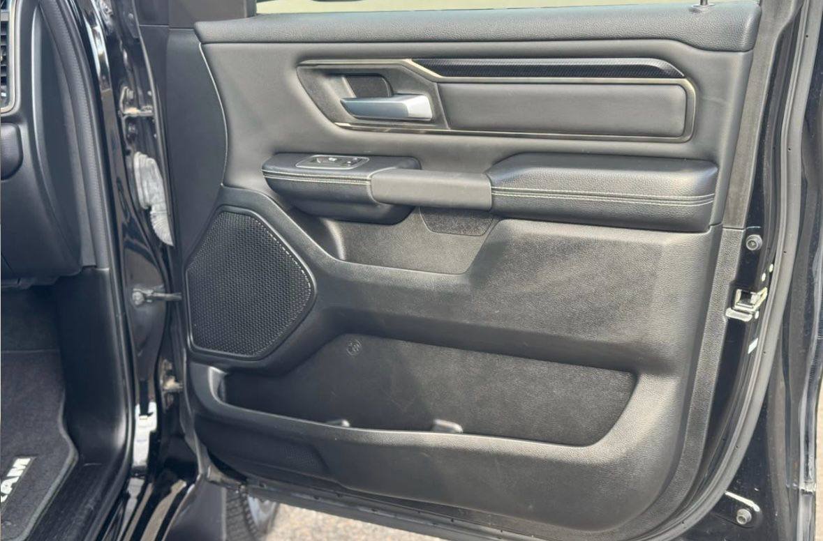 RAM 1500 4WD CREW CAB 5.7L SPORT