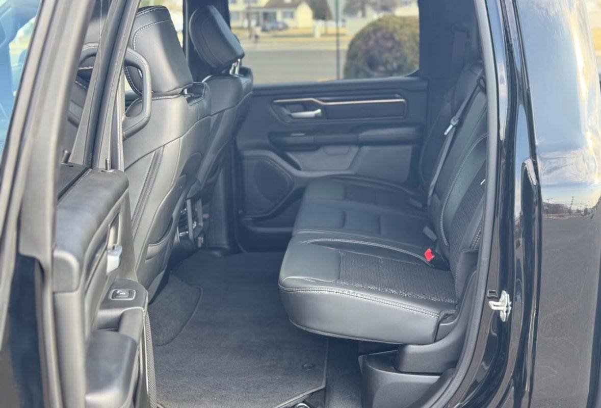 RAM 1500 4WD CREW CAB 5.7L SPORT