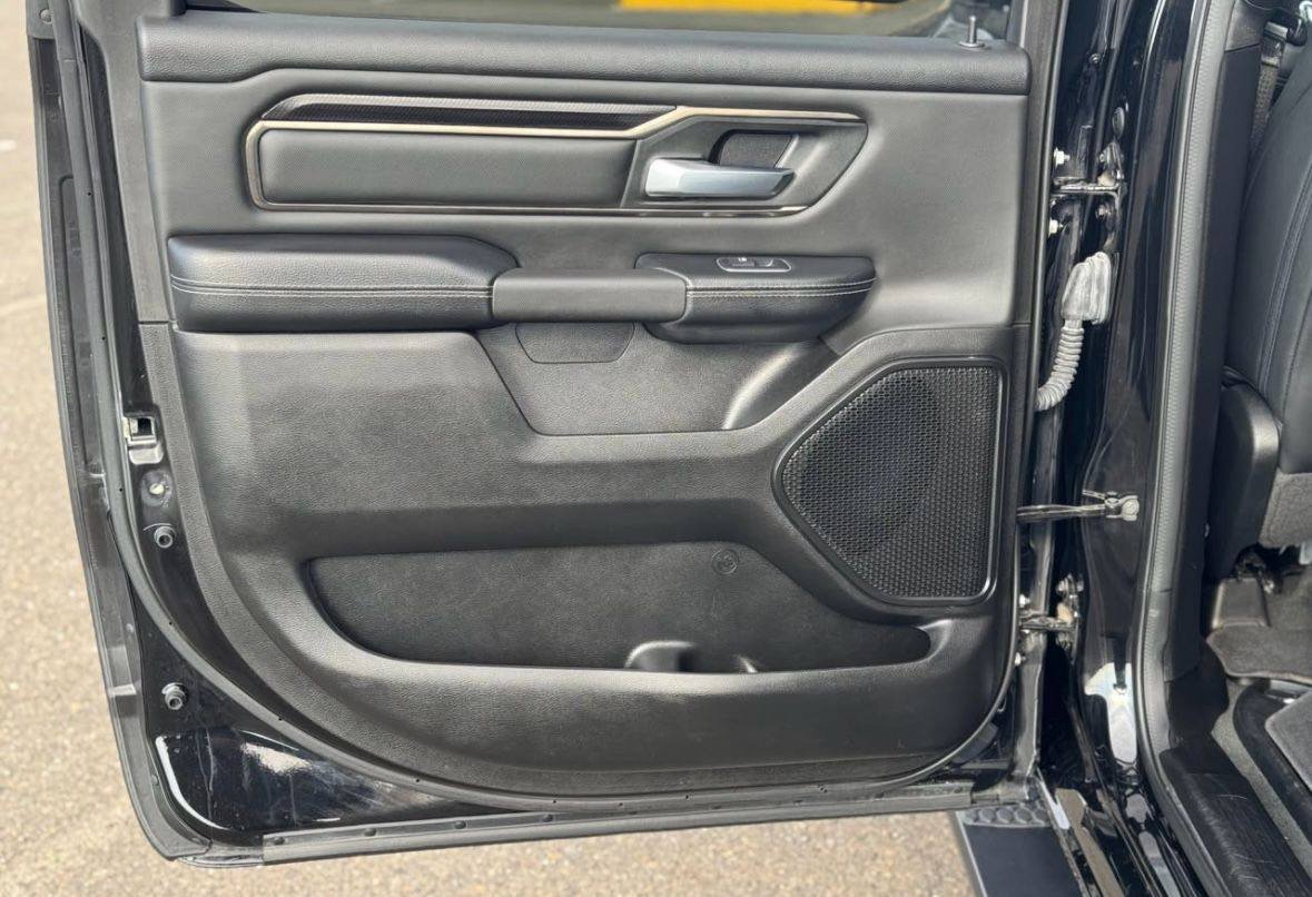 RAM 1500 4WD CREW CAB 5.7L SPORT