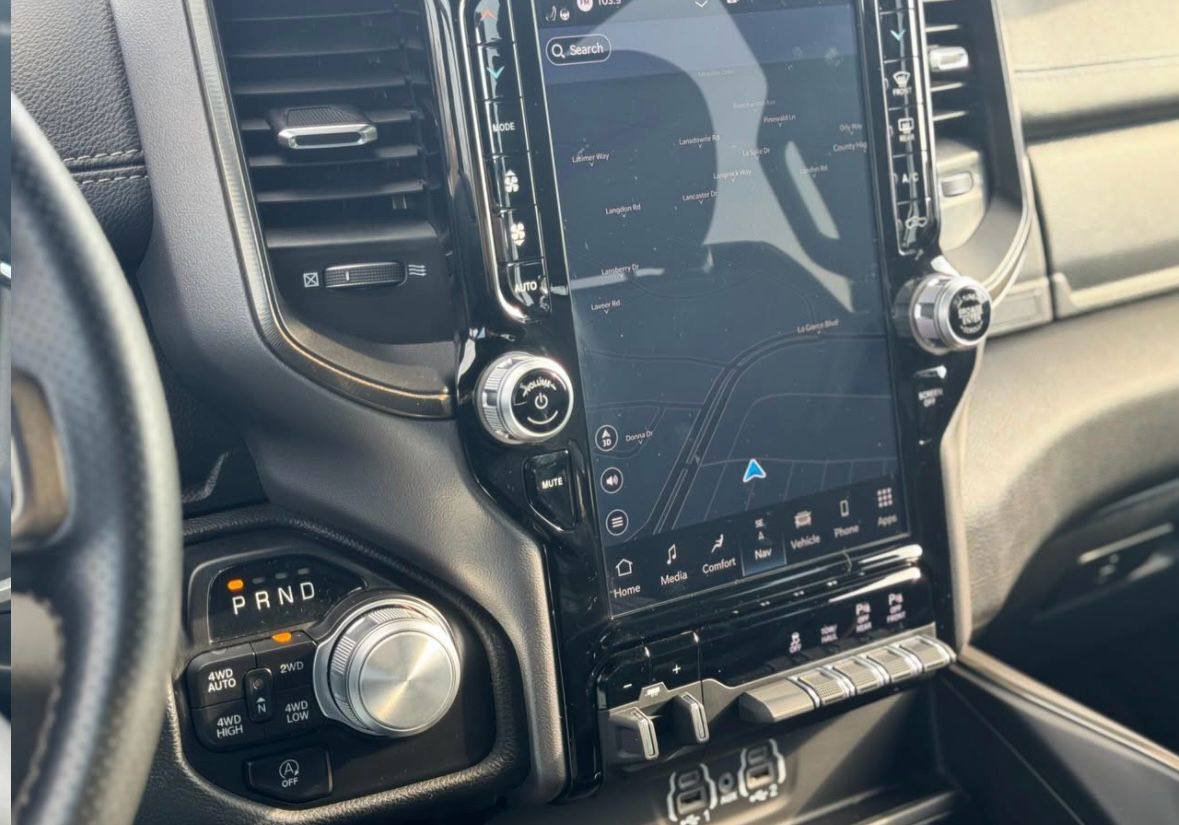 RAM 1500 4WD CREW CAB 5.7L SPORT