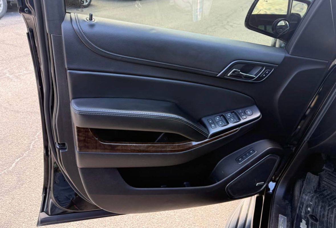 Chevrolet Suburban • LT Sport Utility 4D