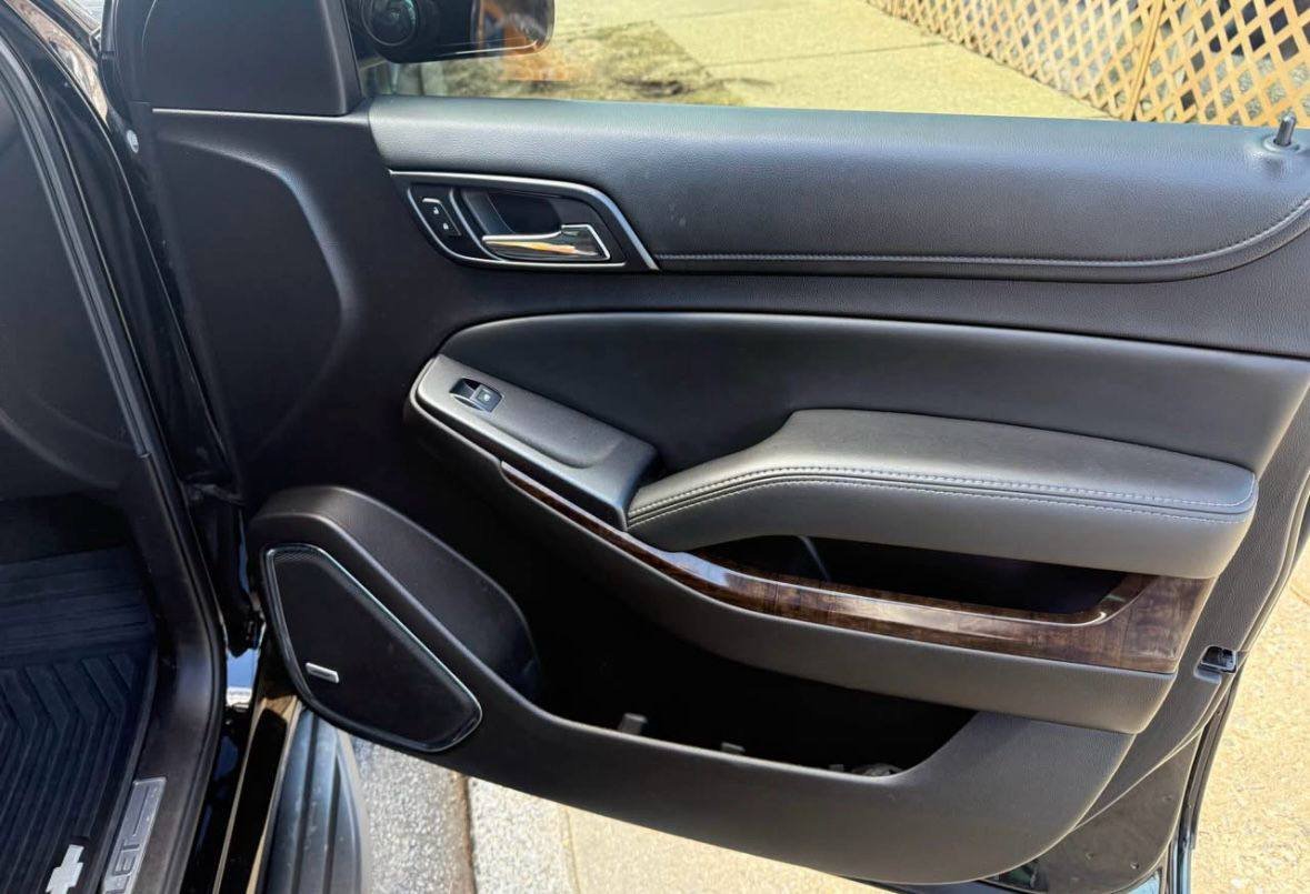 Chevrolet Suburban • LT Sport Utility 4D