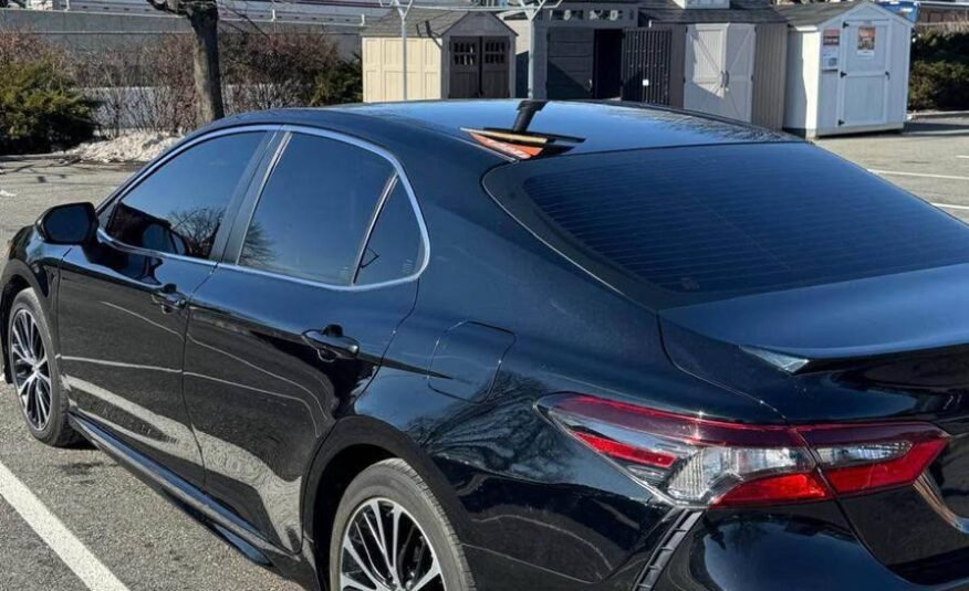 Toyota Camry • LE Sedan 4D