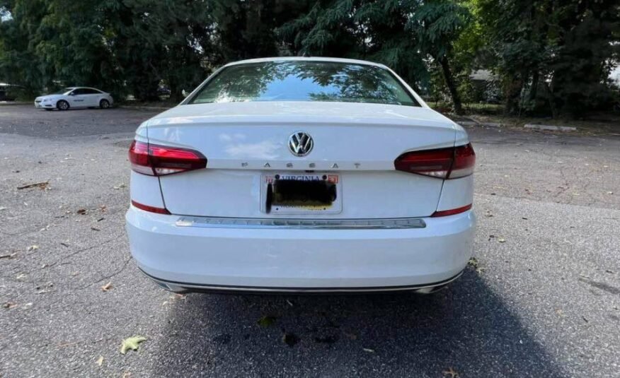 2021 Volkswagen Passat • SE Sedan 4D