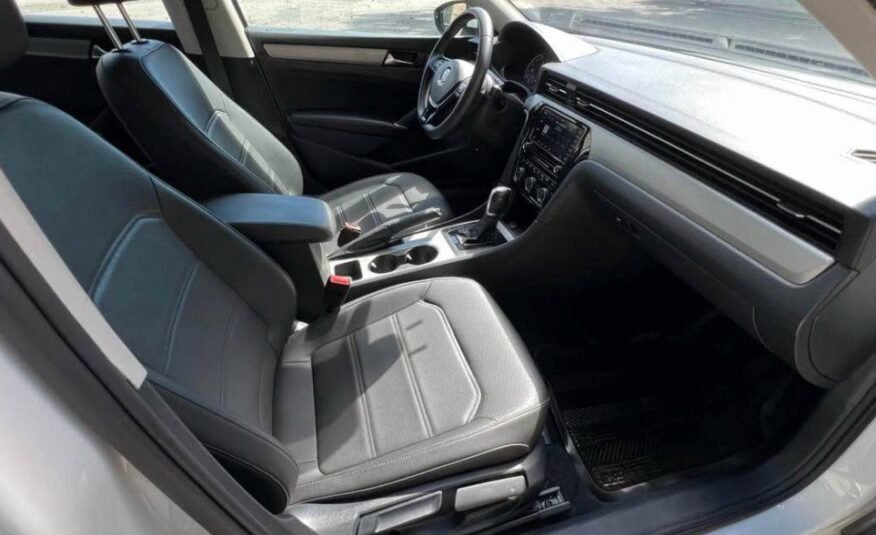 2021 Volkswagen Passat • SE Sedan 4D