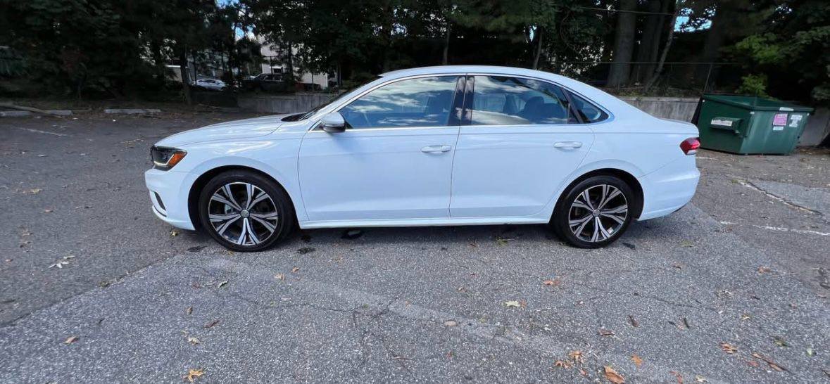 2021 Volkswagen Passat • SE Sedan 4D