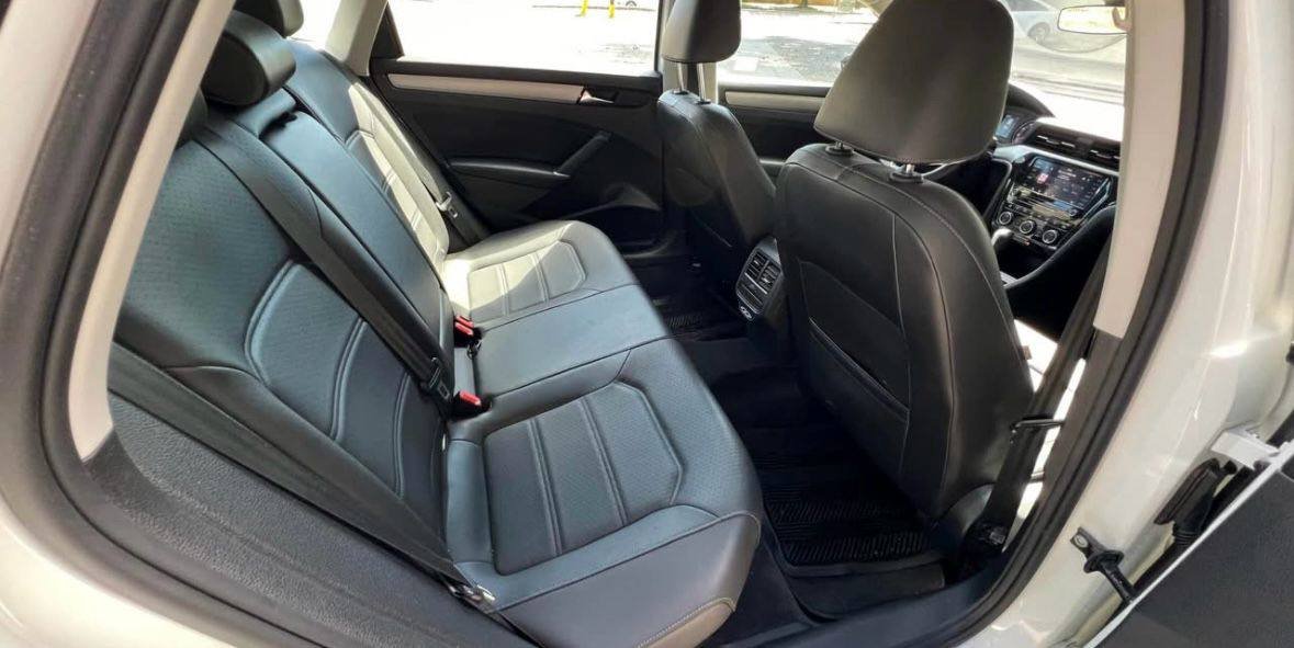 2021 Volkswagen Passat • SE Sedan 4D