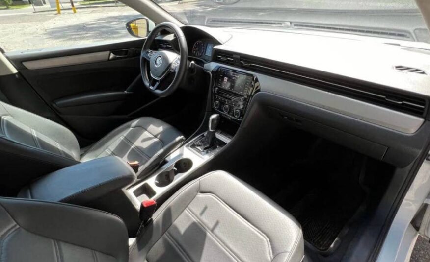 2021 Volkswagen Passat • SE Sedan 4D