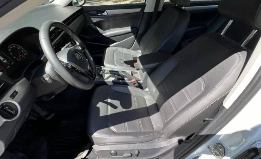 2021 Volkswagen Passat • SE Sedan 4D