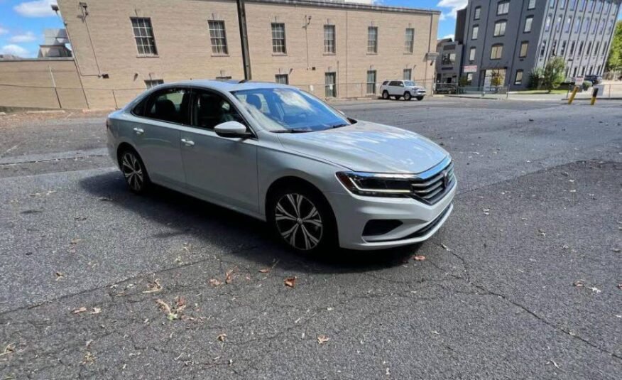2021 Volkswagen Passat • SE Sedan 4D