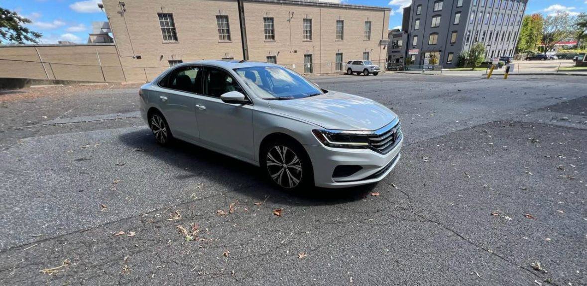 2021 Volkswagen Passat • SE Sedan 4D