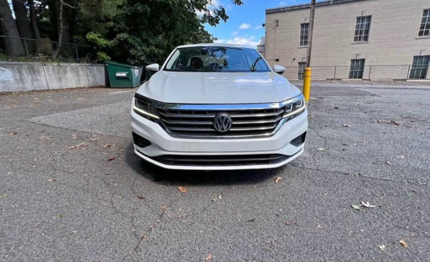 2021 Volkswagen Passat • SE Sedan 4D