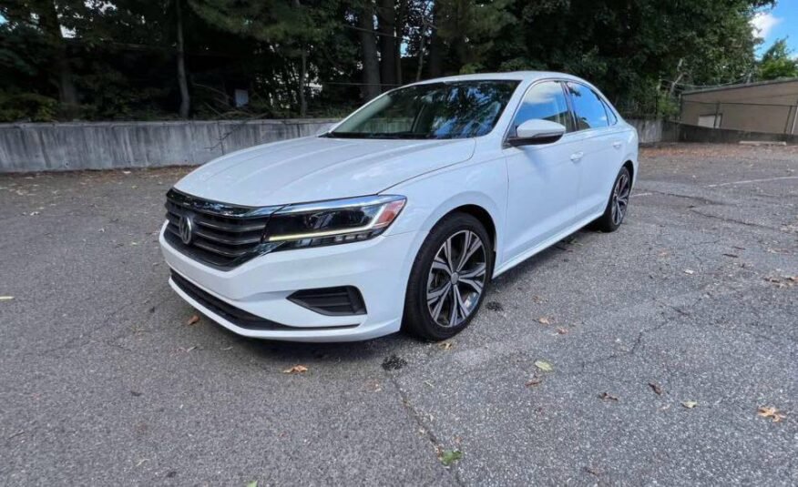 2021 Volkswagen Passat • SE Sedan 4D