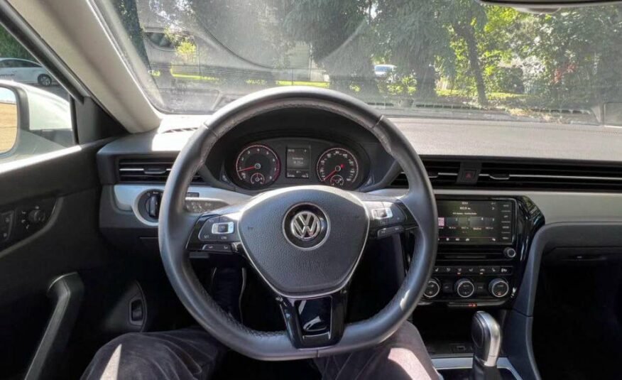 2021 Volkswagen Passat • SE Sedan 4D