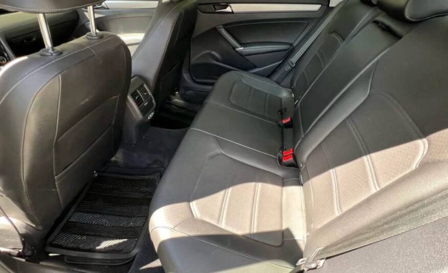 2021 Volkswagen Passat • SE Sedan 4D