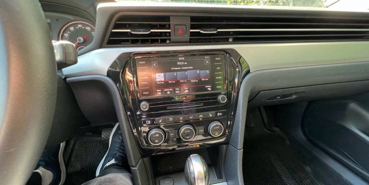 2021 Volkswagen Passat • SE Sedan 4D