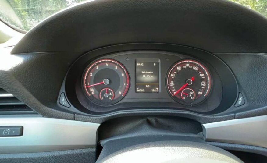 2021 Volkswagen Passat • SE Sedan 4D