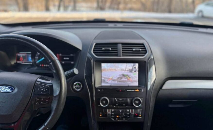 2019 Ford Explorer • XLT Sport Utility 4D.