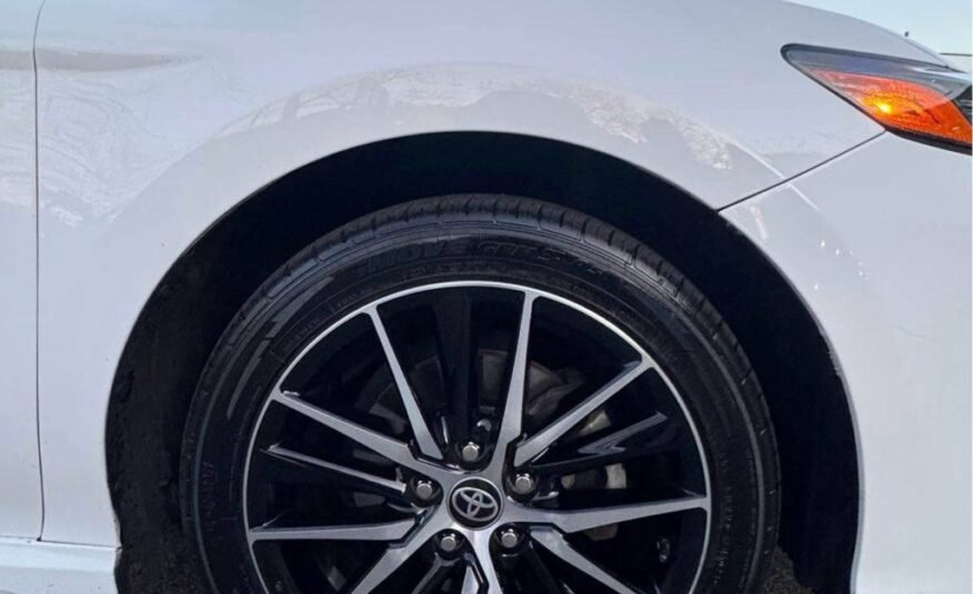 Toyota Camry • SE Sedan 4D