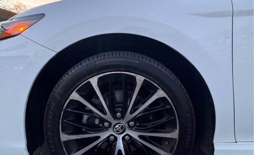 Toyota Camry • SE Sedan 4D