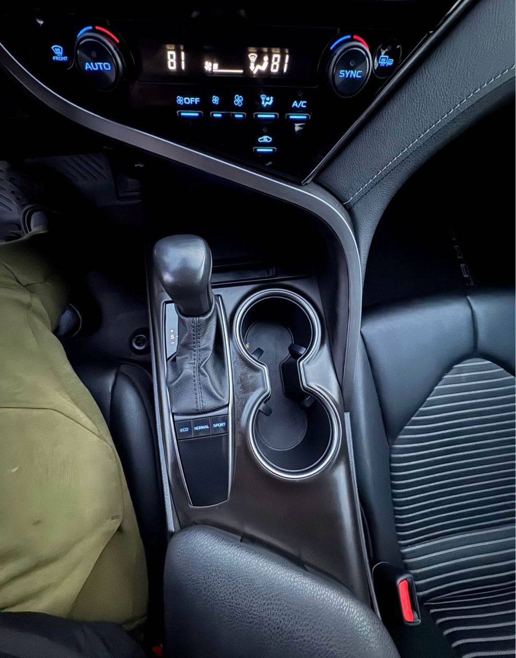 Toyota Camry • SE Sedan 4D