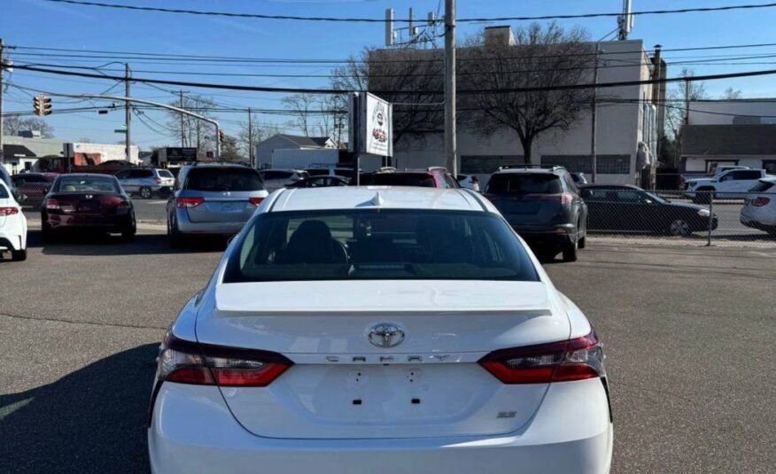 Toyota Camry • SE Sedan 4D