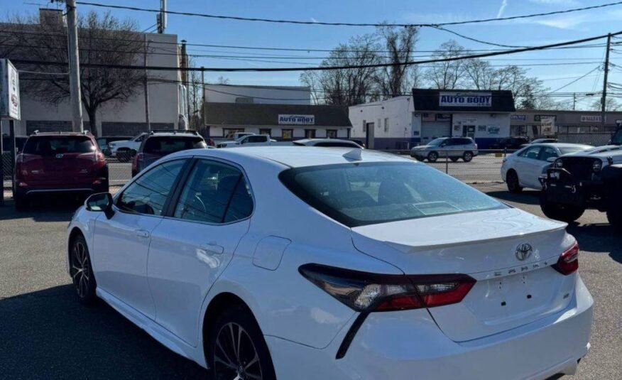 Toyota Camry • SE Sedan 4D