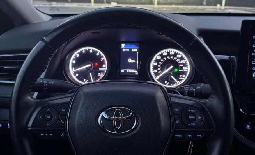 Toyota Camry • SE Sedan 4D