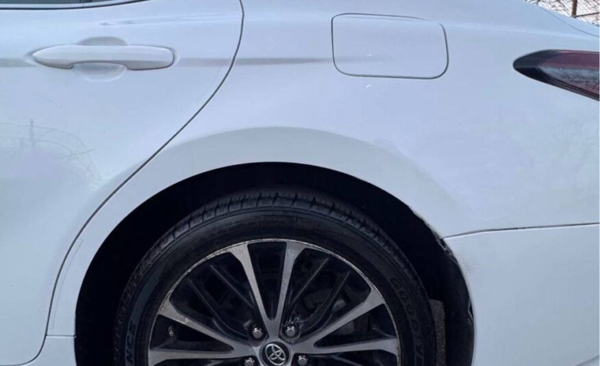 Toyota Camry • SE Sedan 4D