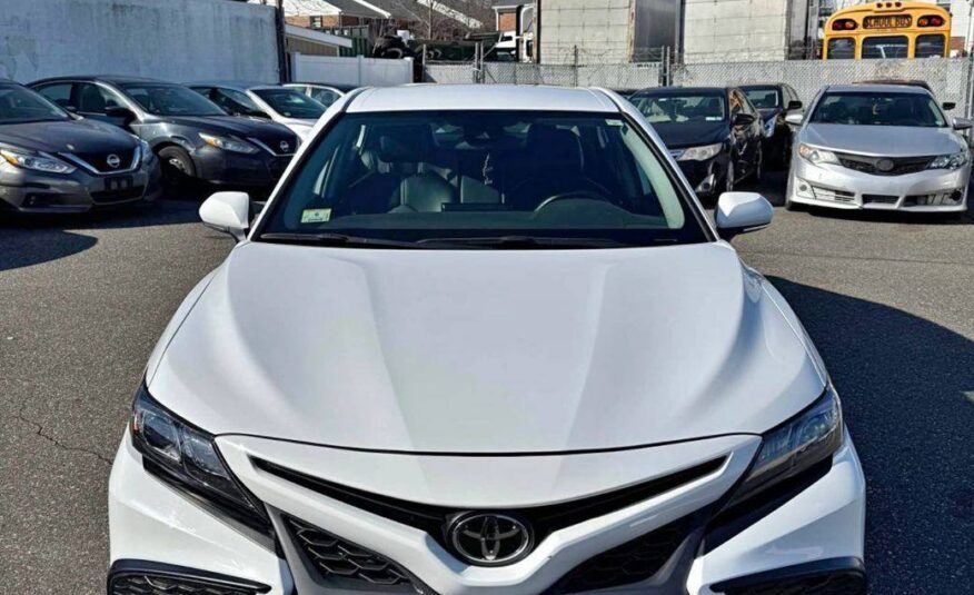 Toyota Camry • SE Sedan 4D