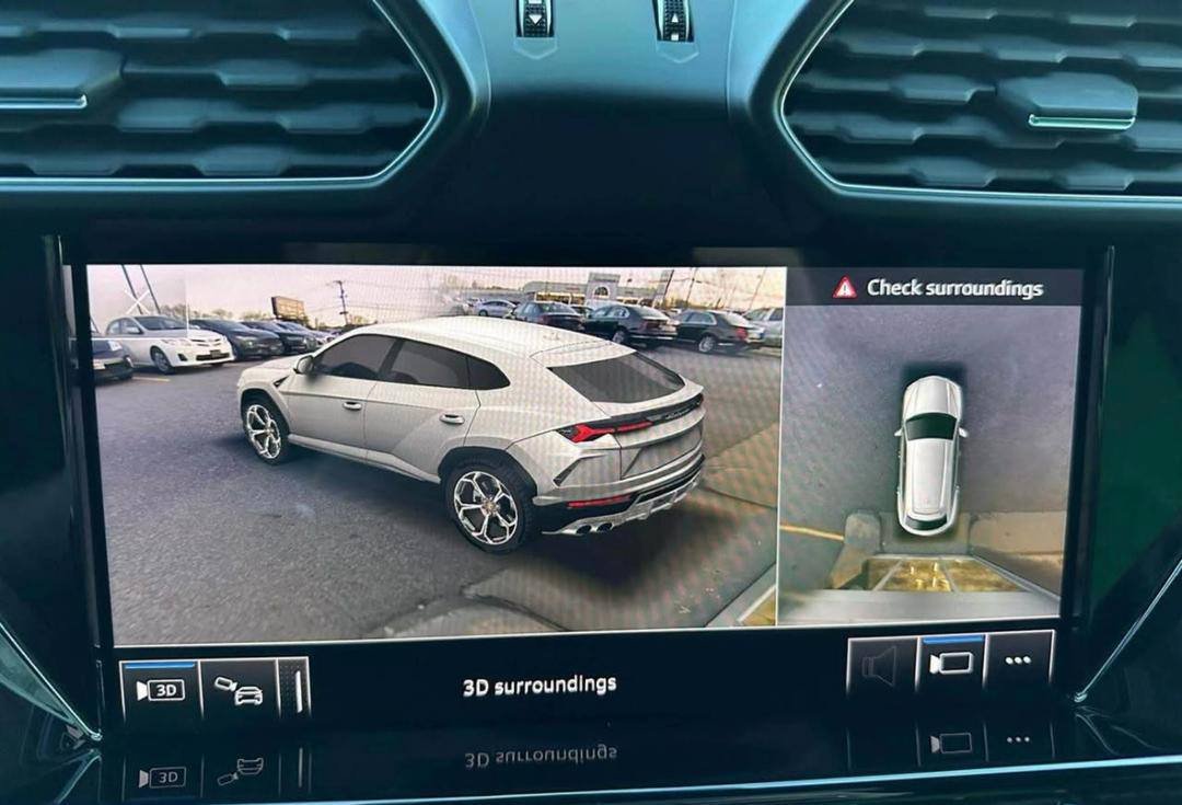 Lamborghini Urus • Sport Utility 4D