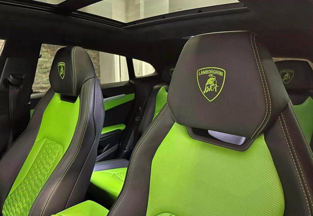 Lamborghini Urus • Sport Utility 4D