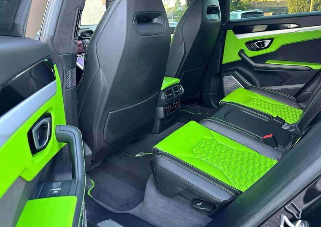 Lamborghini Urus • Sport Utility 4D