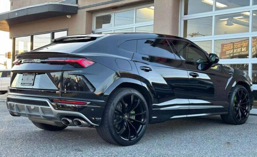 Lamborghini Urus • Sport Utility 4D
