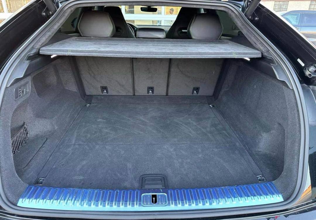 Lamborghini Urus • Sport Utility 4D