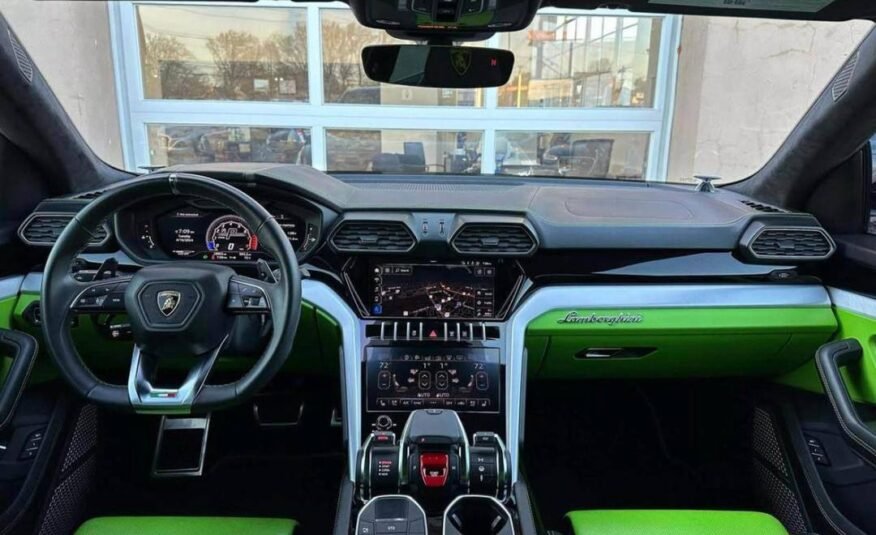 Lamborghini Urus • Sport Utility 4D