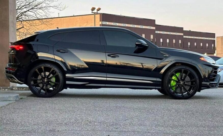 Lamborghini Urus • Sport Utility 4D