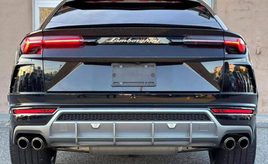 Lamborghini Urus • Sport Utility 4D