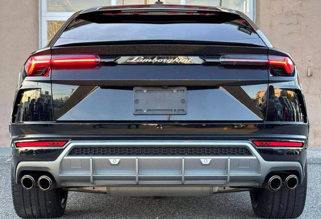 Lamborghini Urus • Sport Utility 4D