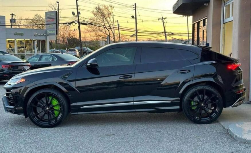 Lamborghini Urus • Sport Utility 4D