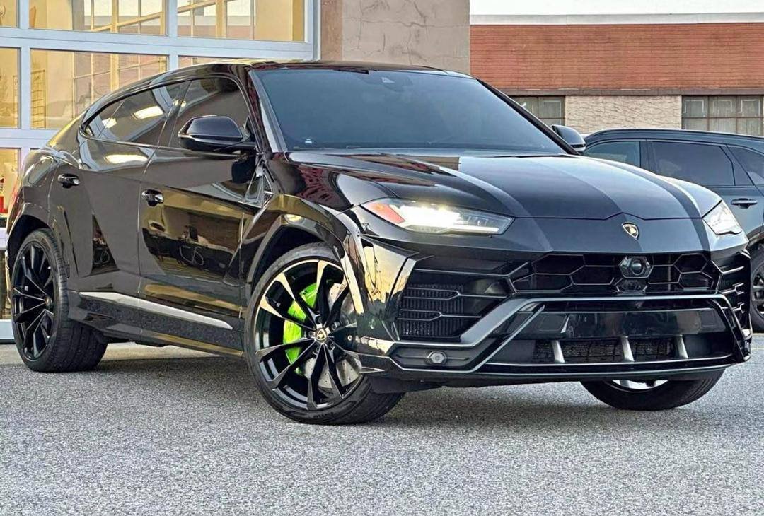 Lamborghini Urus • Sport Utility 4D