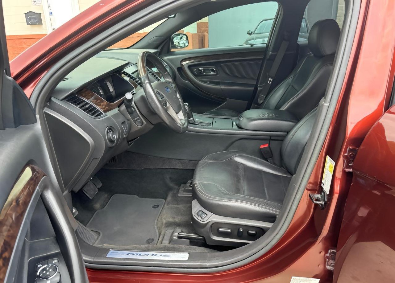 Ford TAURUS